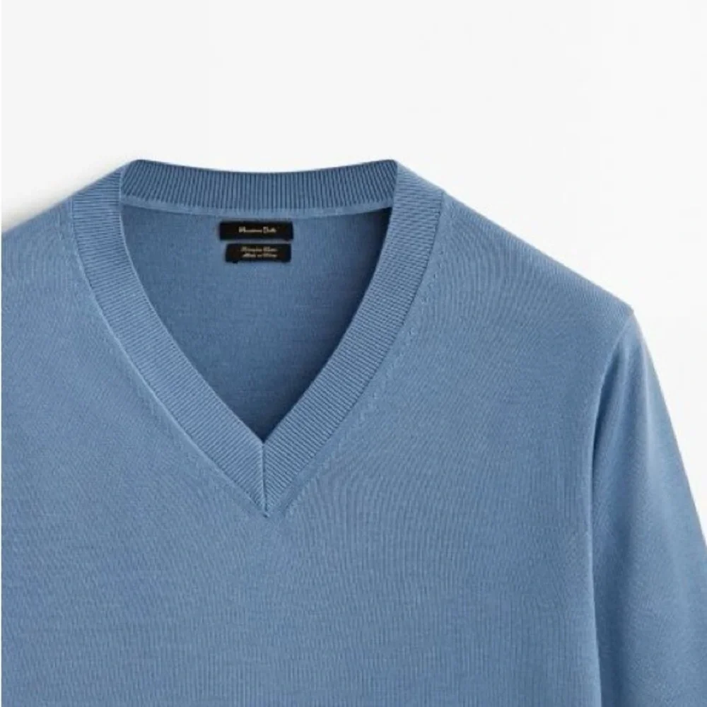 NWT. Massimo Dutti Man Blue Cotton V-Neck Sweater. Size XL.